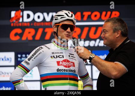 Roeselare, Belgique. 23 juillet 2024. Le néerlandais Mathieu van der Poel d'Alpecin-Deceuninck en tête de l'épreuve cycliste 'Natourcritium Roeselare', mardi 23 juillet 2024 à Roeselare. Les « critériums » traditionnels sont des vitrines locales pour lesquelles sont invités principalement les cyclistes qui ont parcouru le Tour de France. BELGA PHOTO KURT DESPLENTER crédit : Belga News Agency/Alamy Live News Banque D'Images