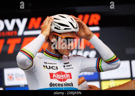 Roeselare, Belgique. 23 juillet 2024. Le néerlandais Mathieu van der Poel d'Alpecin-Deceuninck en tête de l'épreuve cycliste 'Natourcritium Roeselare', mardi 23 juillet 2024 à Roeselare. Les « critériums » traditionnels sont des vitrines locales pour lesquelles sont invités principalement les cyclistes qui ont parcouru le Tour de France. BELGA PHOTO KURT DESPLENTER crédit : Belga News Agency/Alamy Live News Banque D'Images