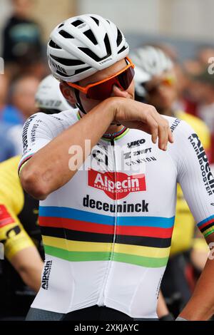 Roeselare, Belgique. 23 juillet 2024. Le néerlandais Mathieu van der Poel d'Alpecin-Deceuninck en tête de l'épreuve cycliste 'Natourcritium Roeselare', mardi 23 juillet 2024 à Roeselare. Les « critériums » traditionnels sont des vitrines locales pour lesquelles sont invités principalement les cyclistes qui ont parcouru le Tour de France. BELGA PHOTO KURT DESPLENTER crédit : Belga News Agency/Alamy Live News Banque D'Images