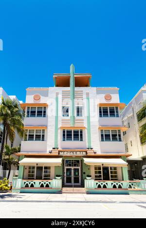 Bâtiment art déco pastel du Hilton Grand Vacations Club McAlpin Ocean Plaza Hotel, Ocean Drive, Miami Beach, Floride, États-Unis Banque D'Images