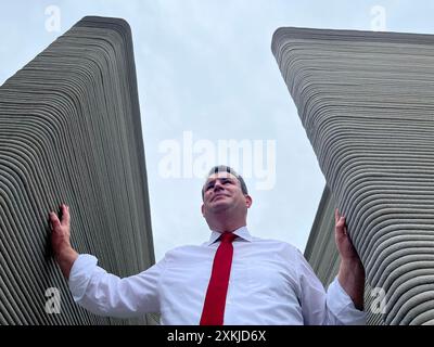 Austin, États-Unis. 23 juillet 2024. Le ministre du travail Hubertus Heil (SPD) visite un domaine résidentiel au Texas avec des bungalows construits avec une imprimante 3. Crédit : Basil Wegener/dpa/Alamy Live News Banque D'Images