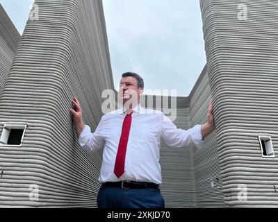 Austin, États-Unis. 23 juillet 2024. Le ministre du travail Hubertus Heil (SPD) visite un domaine résidentiel au Texas avec des bungalows construits avec une imprimante 3. Crédit : Basil Wegener/dpa/Alamy Live News Banque D'Images