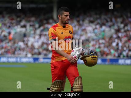 Benny Howell de Birmingham Phoenix part pour le 6e guichet lors du match des cent hommes au Kia Oval de Londres. Date de la photo : mardi 23 juillet 2024. Banque D'Images