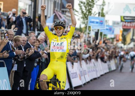 SURHUISTERVEEN - le vainqueur du Tour Tadej Pogacar de l'équipe des Émirats arabes Unis remporte la ronde professionnelle de Surhuisterveen. C’est la première fois que le coureur slovène partira dans le critère cycliste frison. ANP VINCENT JANNINK Banque D'Images