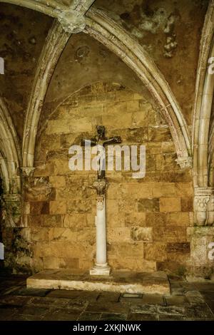 Chapelle dans le cloître de l'ancienne cathédrale (Sé Velha) du 13ème siècle dans la ville de Coimbra du règne du roi Alphonse II du Portugal. Banque D'Images