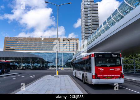 Gare routière, connexion de transport public à la gare centrale de la Haye, gare centrale, station de métro, métro, Overground, transports locaux, ville cent Banque D'Images