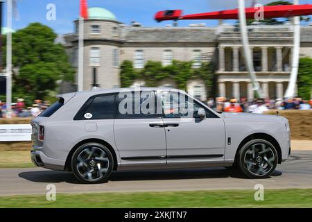 Rolls-Royce Black badge Cullinan Series II, premier coup d'œil, une occasion de voir de nouveaux modèles et des véhicules concept de constructeurs nouveaux et établis Banque D'Images