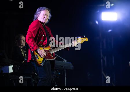 Pompéi, Italie. I Pooh, alias Dodi Battaglia, Red Canzian, Roby Facchinetti et Riccardo Fogli, se produit en concert à l'Anfiteatro degli Scavi pour l'Amici X Sempre Tour Estate 2024 à Pompéi-Italie, le 22 juillet 2024. Crédit : Andrea Guli/Alamy Live News Banque D'Images
