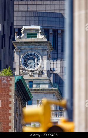 NYC Chinatown : New York Life Insurance Building, alias Clock Tower Building, un monument au coin sud-ouest de Chinatown. Banque D'Images