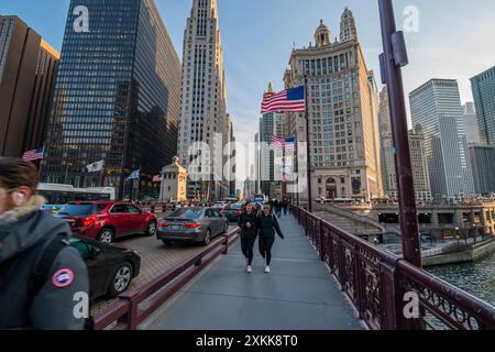 Chicago, il, États-Unis - mars 2019 : l'emblématique Michigan Avenue de Chicago : une perspective DuSable Bridge Banque D'Images