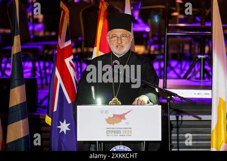 Limassol, Chypre. 22 juillet 2024. Mgr ELPIDOPHOROS d’Amérique (l) prononce son discours lors de la cérémonie, à Limassol, Chypre, le 22 juillet 2024. La convention suprême de la famille AHEPA (American Hellenic Educational progressive Association) a lieu à Chypre, pour commémorer le 50ème anniversaire de l'invasion turque, qui a conduit à l'occupation de 37% de l'île depuis 1974. (Photo de Kostas Pikoulas/Sipa USA). Crédit : Sipa USA/Alamy Live News Banque D'Images