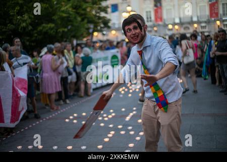 Madrid, Espagne. 23 juillet 2024. Les habitants de Madrid se sont rassemblés cet après-midi sur la Plaza Santa pour protester contre la décision prise par le conseil municipal de Madrid d'abattre plus d'une douzaine d'arbres situés sur la place centrale de Madrid. Crédit : D. Canales Carvajal/Alamy Live News Banque D'Images