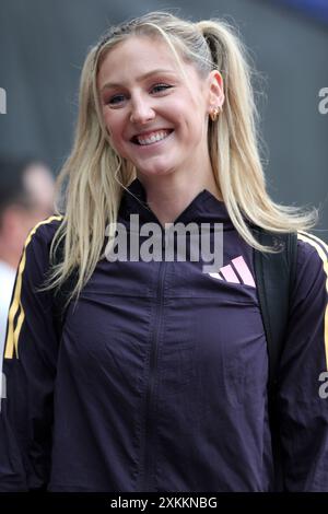 Molly CAUDERY (Grande-Bretagne) après avoir participé à la finale féminine de la voûte à poteau en 2024, IAAF Diamond League, London Stadium, Queen Elizabeth Olympic Park, Stratford, Londres, Royaume-Uni. Banque D'Images