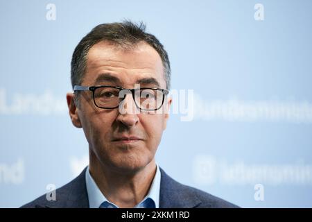 13.05.2024, Allemagne, Berlin, Berlin - CEM Oezdemir, ministre fédéral de l'alimentation et de l'Agriculture, lors de la conférence de presse dans son ministère sur le 2023 Fore Banque D'Images