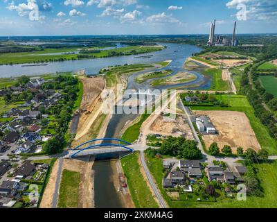 15.05.2024, Allemagne, Rhénanie du Nord-Westphalie, Dinslaken - renaturalisation de l'Emscher. Nouvel estuaire de l'Emscher dans le Rhin. Protection contre les inondations par large Banque D'Images