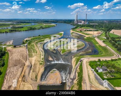 15.05.2024, Allemagne, Rhénanie du Nord-Westphalie, Dinslaken - renaturalisation de l'Emscher. Nouvel estuaire de l'Emscher dans le Rhin. Protection contre les inondations par large Banque D'Images