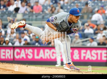 Bronx, États-Unis. 23 juillet 2024. Le lanceur des New York mets Jos Quintana lance un terrain en première manche contre les Yankees de New York au Yankee Stadium le mardi 23 juillet 2024 à New York. Photo de John Angelillo/UPI crédit : UPI/Alamy Live News Banque D'Images