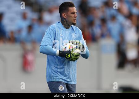 Chapel Hill, Caroline du Nord, États-Unis. 23 juillet 2024. Le gardien de Manchester City Ederson (31) échauffe avant le match FC Series entre Manchester City et le Celtic au Kenan Memorial Stadium à Chapel Hill, Caroline du Nord. Greg Atkins/CSM/Alamy Live News Banque D'Images