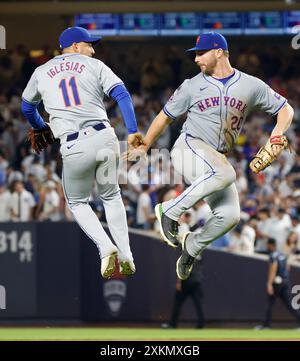 Bronx, États-Unis. 23 juillet 2024. Les mets de New York Pete Alonso et Jose Iglesias célèbrent après le match contre les Yankees de New York au Yankee Stadium le mardi 23 juillet 2024 à New York. Les mets battent les Yankees 3-2. Photo de John Angelillo/UPI crédit : UPI/Alamy Live News Banque D'Images