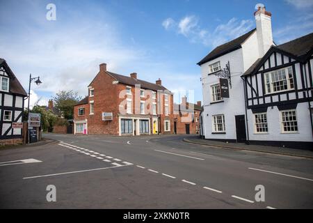 Hodnet village dans la campagne du Shropshire, la maison publique Bear Inn et l'hôtel, établi comme un 16ème siècle Coaching Inn Shropshire, Angleterre, Royaume-Uni Banque D'Images