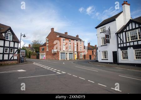 Hodnet village dans la campagne du Shropshire, la maison publique Bear Inn et l'hôtel, établi comme un 16ème siècle Coaching Inn Shropshire, Angleterre, Royaume-Uni Banque D'Images