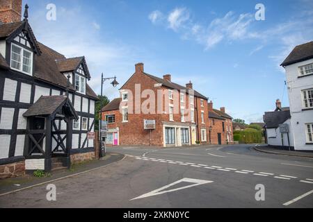 Hodnet village dans la campagne du Shropshire, la maison publique Bear Inn et l'hôtel, établi comme un 16ème siècle Coaching Inn Shropshire, Angleterre, Royaume-Uni Banque D'Images