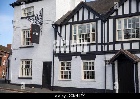 Hodnet village dans la campagne du Shropshire, la maison publique Bear Inn et l'hôtel, établi comme un 16ème siècle Coaching Inn Shropshire, Angleterre, Royaume-Uni Banque D'Images