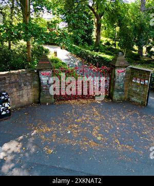 Vue aérienne des portes à l'entrée de Strawberry Field, rendu célèbre par le chant des Beatles. Banque D'Images