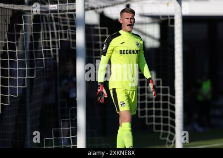 Verl, Deutschland. 18 juillet 2024. firo : 18.07.2024, football, football, 2e ligue, 2e Bundesliga, saison 2024/2025, FC Schalke 04, match amical, gardien Philipp Schulze, Verl Credit : dpa/Alamy Live News Banque D'Images