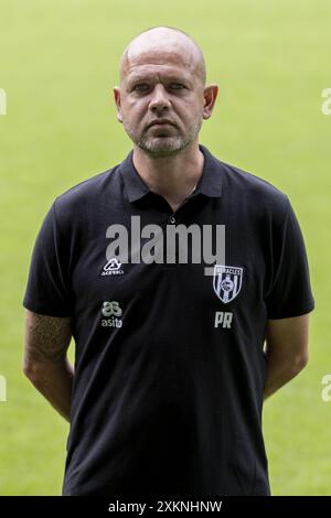 ALMELO, 23-07-2024, Asito stadion. Football néerlandais, Eredivisie, Photocall Heracles Almelo saison 2024/2025. Heracles Staff Peter Reekers crédit : Pro Shots/Alamy Live News Banque D'Images