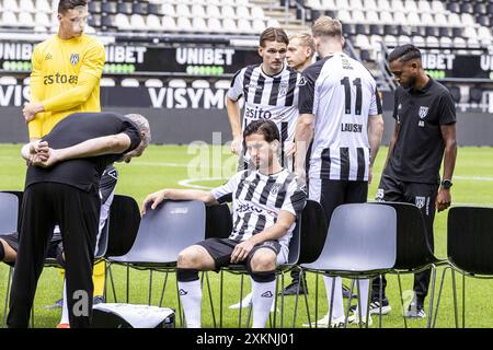 ALMELO, 23-07-2024, Asito stadion. Football néerlandais, Eredivisie, Photocall Heracles Almelo saison 2024/2025. Heracles Player Jordy Credit : Pro Shots/Alamy Live News Banque D'Images