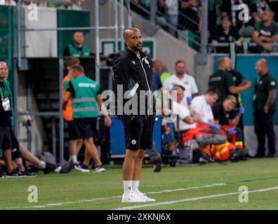 Budapest, Hongrie. 23 juillet 2024. Pascal Jansen, entraîneur-chef de Ferencvarosi TC réagit lors du deuxième match de qualification de la Ligue des champions de l'UEFA lors de la 1ère manche entre Ferencvaros et les New Saints à Groupama Arena le 23 juillet 2024 à Budapest, Hongrie. Crédit : Laszlo Szirtesi/Alamy Live News Banque D'Images