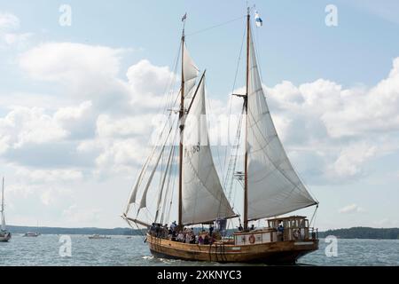 Courses de grands voiliers 2024 Turku, Finnland. 21 juillet 2024. Die teilnehmenden Schiffe des Tall Ships Race 2024 verlassen Turku in Richtung Mariehamn mit der Parade der Segel. Hier im Bild, die finnische Galeasse Astrid. Turku Airisto - Erstan Varsinais-Suomi Finlande *** Tall Ships races 2024 Turku, Finlande 21 juillet 2024 les navires participants de la Tall Ships Race 2024 quittent Turku pour Mariehamn avec le défilé des voiles ici dans l'image, le galéas finlandais Astrid Turku Airisto Erstan Varsinais Suomi Finlande Banque D'Images