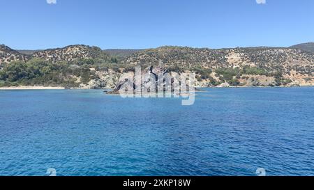 Le Blue Lagoon à Chypre est un endroit bien connu et pittoresque, situé dans la péninsule d'Akamas sur la côte ouest de l'île Banque D'Images