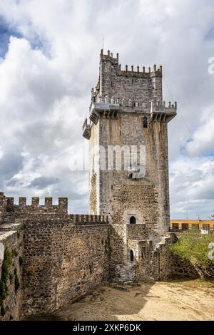 Cathédrale Renaissance de James le Grand à Beja, Portugal. Construit en 1590, situé dans la vieille ville vue sur la place du château, Beja, Banque D'Images