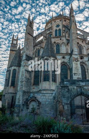 Les détails architecturaux de la cathédrale de Bourges sont dédiés à Saint-Étienne. La cathédrale est l'un des chefs-d'œuvre de l'architecture gothique. France Banque D'Images