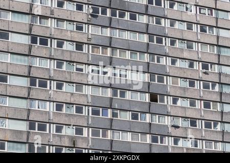 Façade d'une tour de logement du conseil bloc Lulworth House sur le domaine Agar Grove à Camden, Londres Banque D'Images