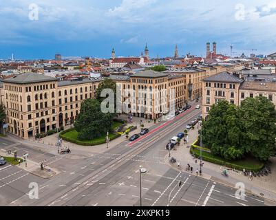 Vue aérienne de la célèbre Maximilianstrasse à Munich, Allemagne Banque D'Images