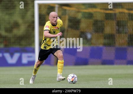 Michal Pazdan de Wieczysta Cracovie vu en action lors du match de football polonais Betclic 2 League 2024/2025 entre Wieczysta Cracovie et Resovia Rzeszow au stade Wieczysta. Score final : Wieczysta Krakow 0:1 Resovia Rzeszow. Banque D'Images