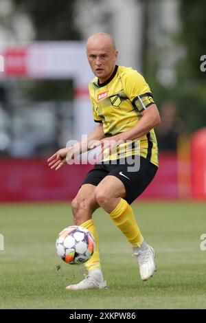 Michal Pazdan de Wieczysta Cracovie vu en action lors du match de football polonais Betclic 2 League 2024/2025 entre Wieczysta Cracovie et Resovia Rzeszow au stade Wieczysta. Score final : Wieczysta Krakow 0:1 Resovia Rzeszow. Banque D'Images