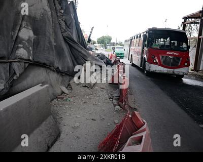 Mexico, Mexique. 23 juillet 2024. XLa section surélevée du MÉTRO STC qui va de Pantitlan à Velodromo est en cours de travaux d’entretien, ce qui la maintient fermée jusqu’à la fin des travaux; le gouvernement le fait pour prévenir les accidents pour les milliers de passagers qui utilisent ce transport en commun, comme la chute d'une section surélevée de la ligne 12 du MÉTRO de la STC en mai 2021 le 23 juillet 2024 à Mexico, au Mexique. (Photo de Josue Perez/ crédit : Sipa USA/Alamy Live News Banque D'Images