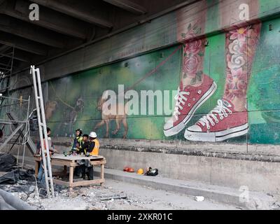 Mexico, Mexique. 23 juillet 2024. La section surélevée du MÉTRO STC qui va de Pantitlan à Velodromo fait l’objet de travaux d’entretien qui la maintiennent fermée jusqu’à la fin des travaux; le gouvernement le fait pour prévenir les accidents pour les milliers de passagers qui utilisent ce transport en commun, comme la chute d'une section surélevée de la ligne 12 du MÉTRO de la STC en mai 2021 le 23 juillet 2024 à Mexico, au Mexique. (Photo de Josue Perez/ crédit : Sipa USA/Alamy Live News Banque D'Images