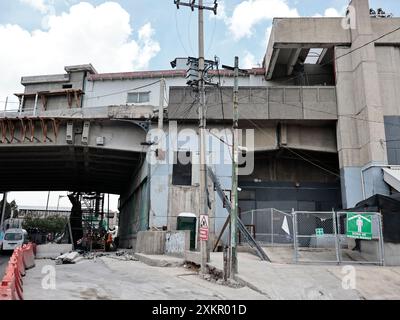 Mexico, Mexique. 23 juillet 2024. XLa section surélevée du MÉTRO STC qui va de Pantitlan à Velodromo est en cours de travaux d’entretien, ce qui la maintient fermée jusqu’à la fin des travaux; le gouvernement le fait pour prévenir les accidents pour les milliers de passagers qui utilisent ce transport en commun, comme la chute d'une section surélevée de la ligne 12 du MÉTRO de la STC en mai 2021 le 23 juillet 2024 à Mexico, au Mexique. (Photo de Josue Perez/ crédit : Sipa USA/Alamy Live News Banque D'Images