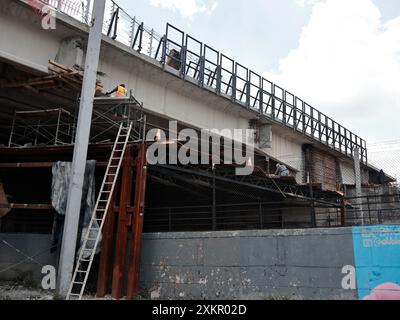 Mexico, Mexique. 23 juillet 2024. XLa section surélevée du MÉTRO STC qui va de Pantitlan à Velodromo est en cours de travaux d’entretien, ce qui la maintient fermée jusqu’à la fin des travaux; le gouvernement le fait pour prévenir les accidents pour les milliers de passagers qui utilisent ce transport en commun, comme la chute d'une section surélevée de la ligne 12 du MÉTRO de la STC en mai 2021 le 23 juillet 2024 à Mexico, au Mexique. (Photo de Josue Perez/ crédit : Sipa USA/Alamy Live News Banque D'Images