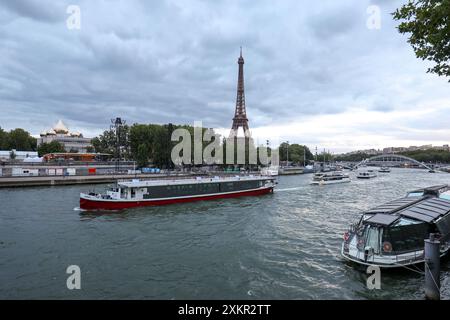 Pariz, Francuska. 24 juillet 2024. Préparatifs des Jeux Olympiques d'été à Paris le 24 juillet 2024. Les Jeux Olympiques de Paris 2024 se déroulent du 26 juillet au 11 août 2024 à Paris, France. Ayant déjà accueilli les Jeux en 1900 et 1924, Paris deviendra la deuxième ville à accueillir les Jeux olympiques d'été à trois reprises, aux côtés de Londres (1908, 1948 et 2012). Les Jeux Olympiques de 2024 marquent également le centenaire des Jeux Olympiques de 1924. La France sera l’hôte pour la 6ème fois au total, y compris les Jeux Olympiques d’été et d’hiver. Photo : Igor Kralj/PIXSELL crédit : Pixsell/Alamy Live News Banque D'Images