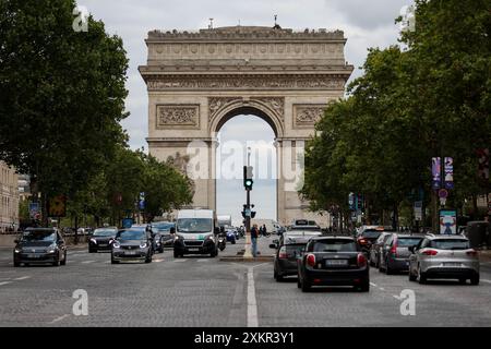 Pariz, Francuska. 24 juillet 2024. Préparatifs des Jeux Olympiques d'été à Paris le 24 juillet 2024. Les Jeux Olympiques de Paris 2024 se déroulent du 26 juillet au 11 août 2024 à Paris, France. Ayant déjà accueilli les Jeux en 1900 et 1924, Paris deviendra la deuxième ville à accueillir les Jeux olympiques d'été à trois reprises, aux côtés de Londres (1908, 1948 et 2012). Les Jeux Olympiques de 2024 marquent également le centenaire des Jeux Olympiques de 1924. La France sera l’hôte pour la 6ème fois au total, y compris les Jeux Olympiques d’été et d’hiver. Photo : Igor Kralj/PIXSELL crédit : Pixsell/Alamy Live News Banque D'Images