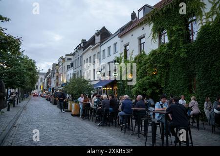 Centre-ville de Bruseels, au cœur de l'Europe, avec cafés et bars servant les célèbres bières belges Banque D'Images