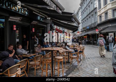 Centre-ville de Bruseels, au cœur de l'Europe, avec cafés et bars servant les célèbres bières belges Banque D'Images