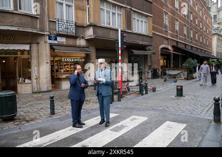 Centre-ville de Bruseels, au cœur de l'Europe, avec cafés et bars servant les célèbres bières belges Banque D'Images