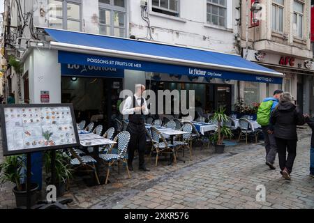 Centre-ville de Bruseels, au cœur de l'Europe, avec cafés et bars servant les célèbres bières belges Banque D'Images